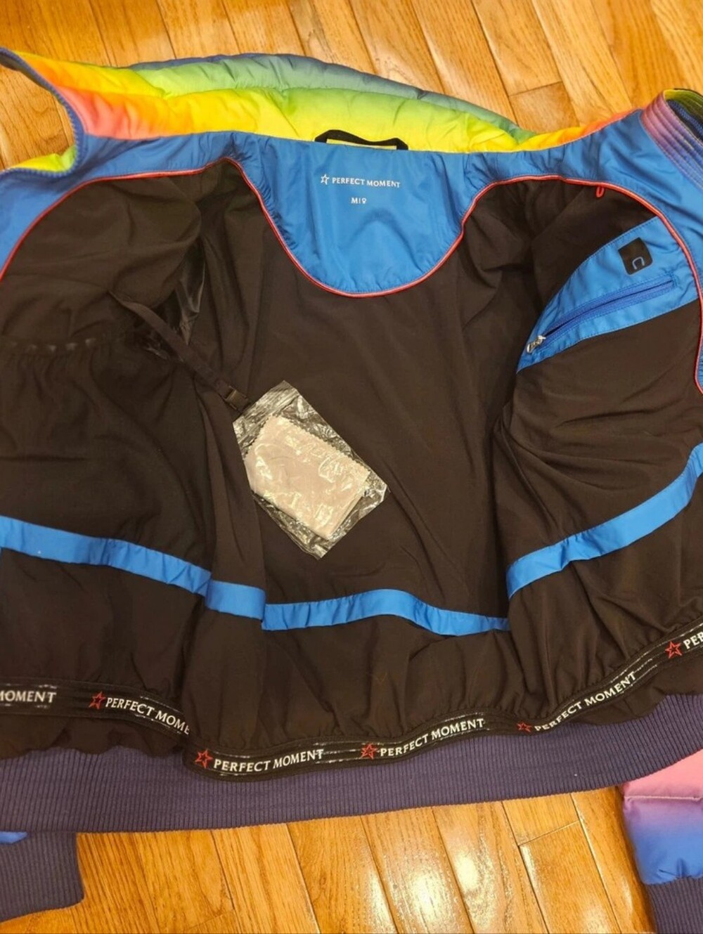Perfect Moment Women's Queenie Puffer Ski Jacket Medium NEW WITH TAGS ATTACHED - Picture 7 of 9